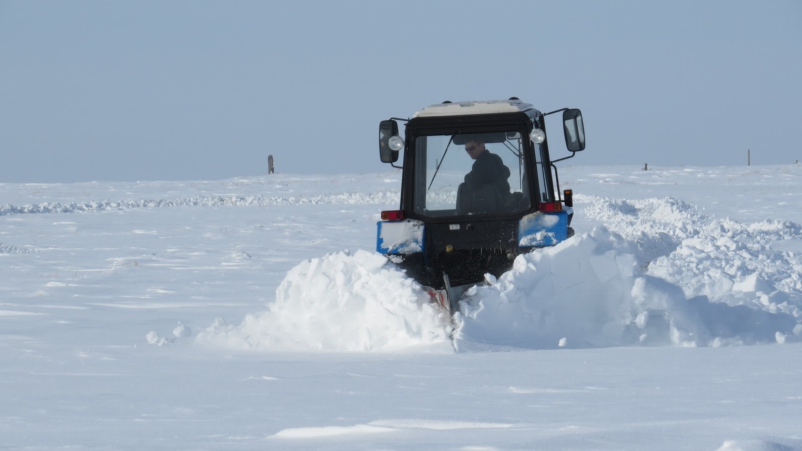 Snow-retention techniques help farmers in Kazakhstan's Aqtöbe Region keep winter precipitation on their fields, improving soil moisture ahead of the growing season. Photo: Marina Tsygankova.
