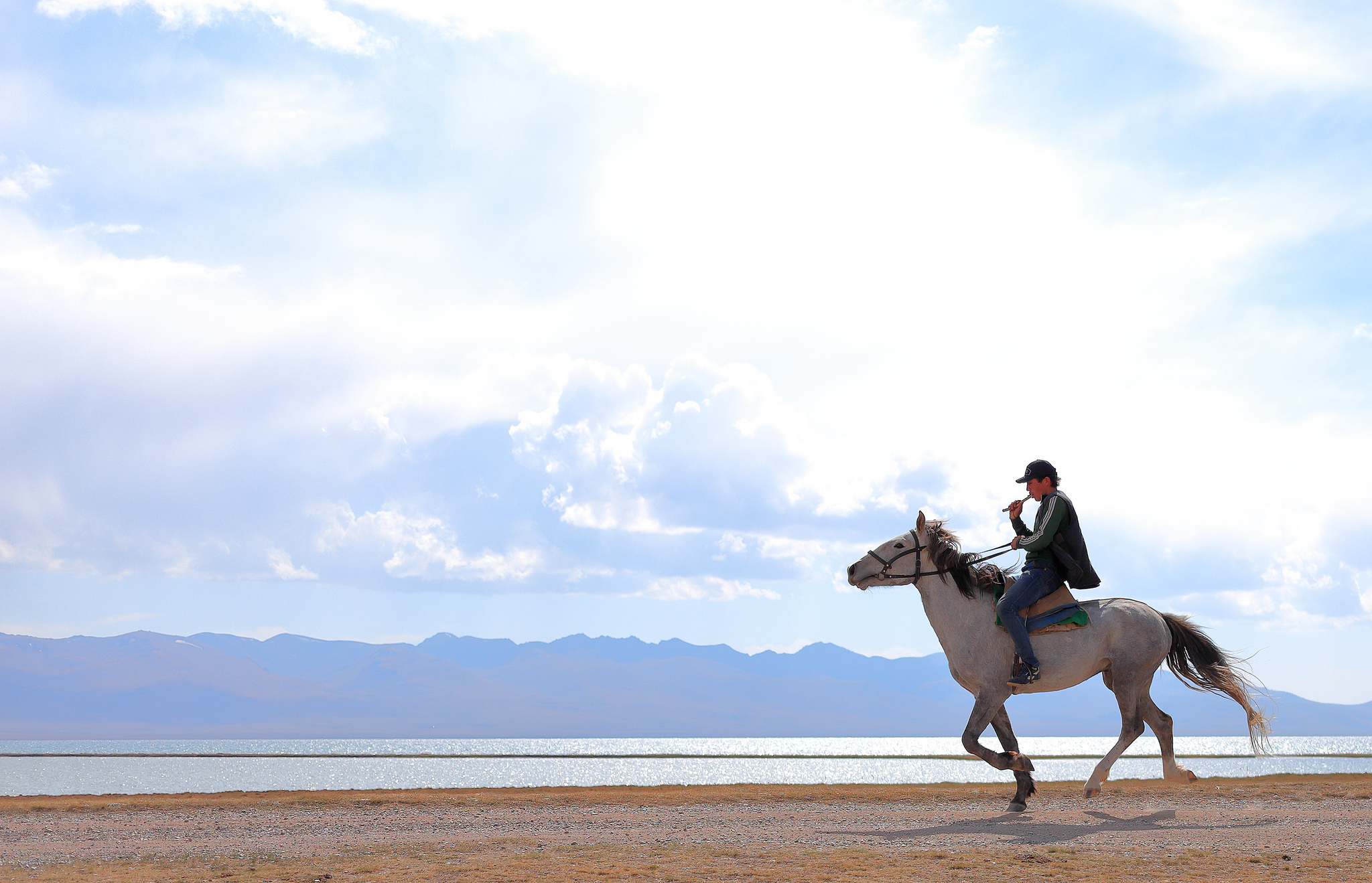 Song Koul lac Kirghizstan cavalier