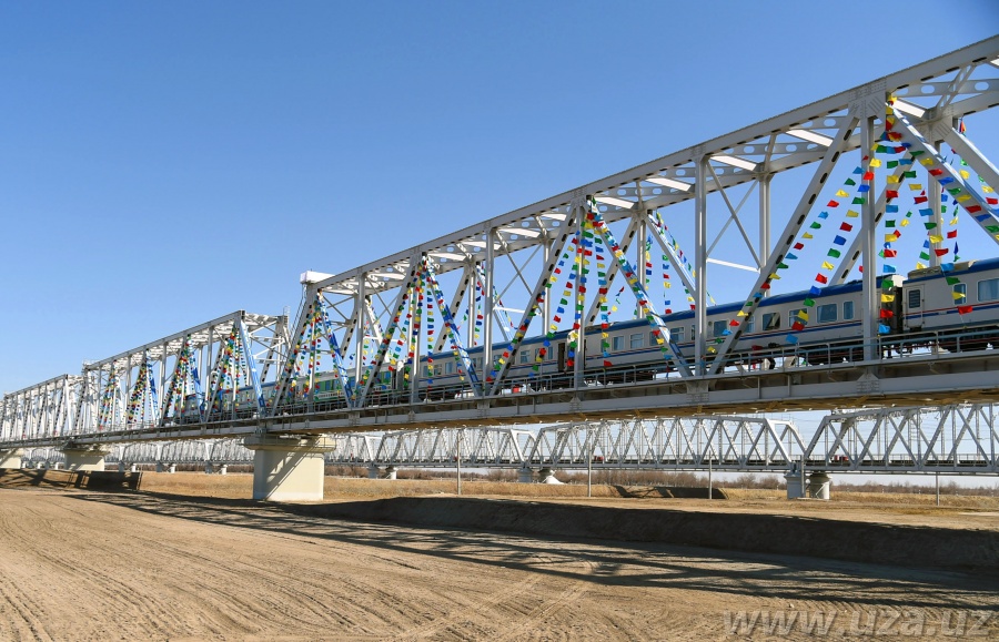 Brücke zwischen Usbekistan und Turkmenistan