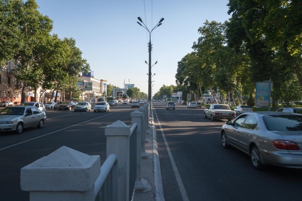 Voiture Avenue Tachkent Ouzbékistan Lada Daewoo Chevrolet PSA