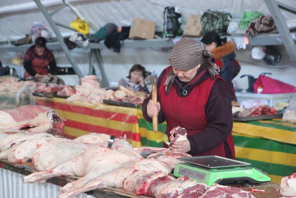 Viande Karakol Kirghizstan Marché Découpe