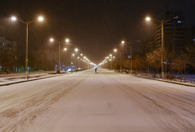 Ekibastouz Kazakhstan Rue Neige Vide Vélo Lumière