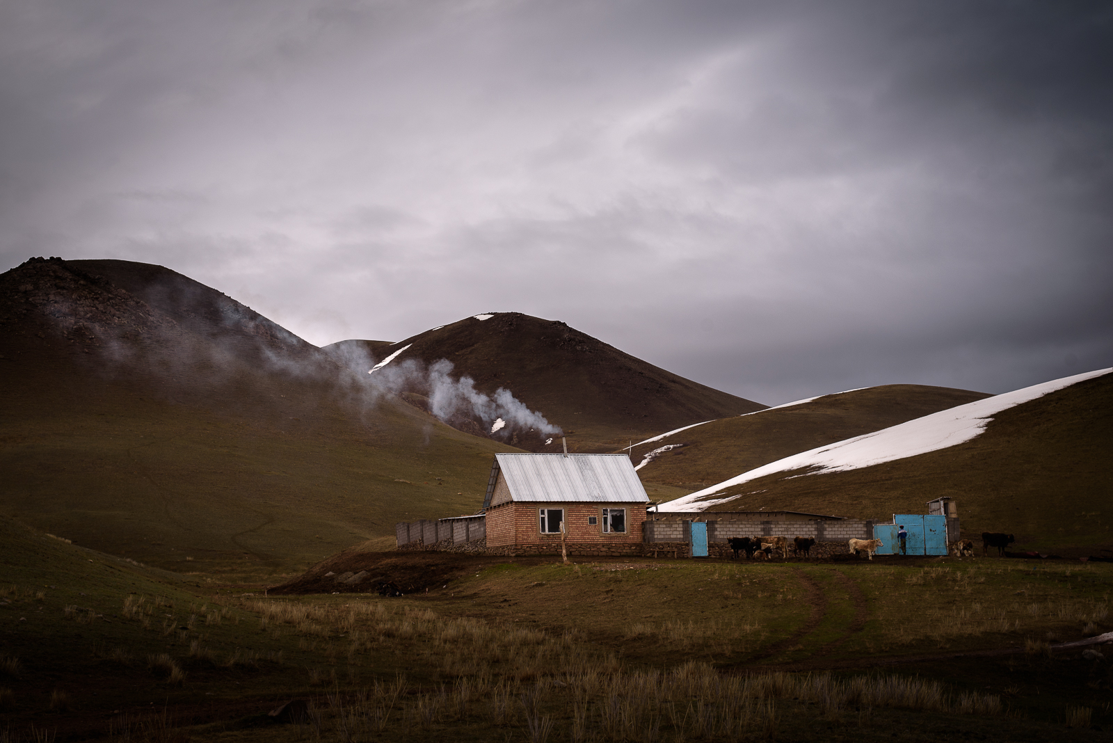 Montagnes Kirghizstan matin