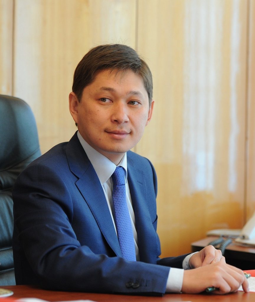 Sapar Isakov Gouvernement Kirghizstan