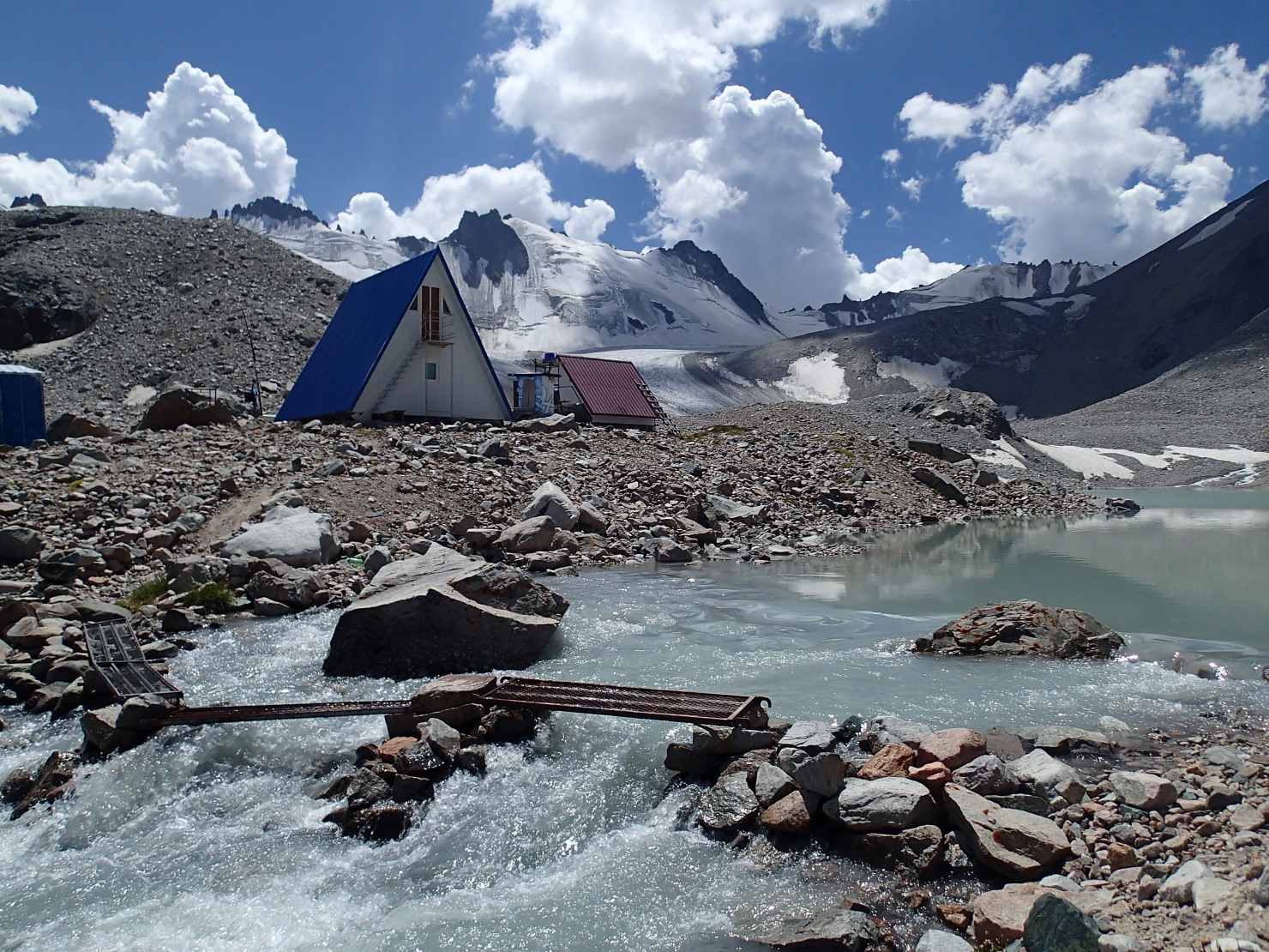 Glacier Kirghizstan Station Contrôle Montagne Bichkek Environnement Réchauffement climatique