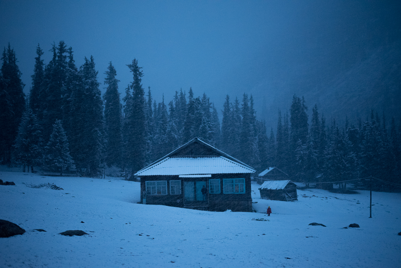 Ferme montagnes Kirghizstan neige