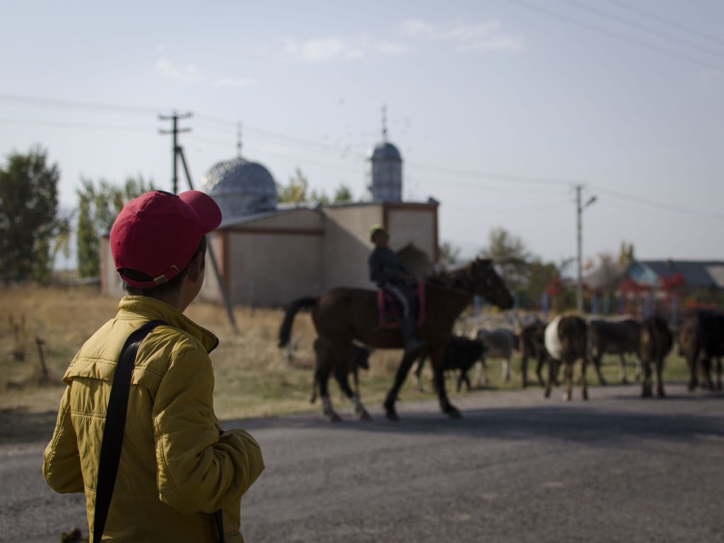 Campagne Village Kirghizstan Mosquée