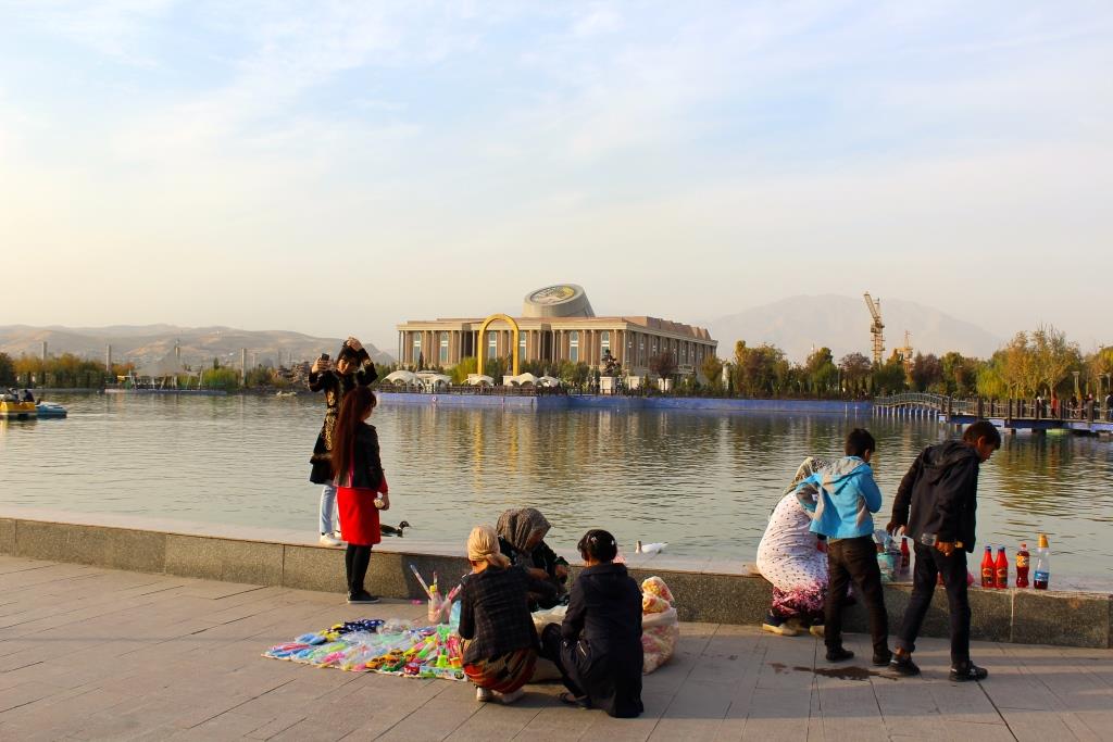 Tadjikistan Parlement Eau Selfie