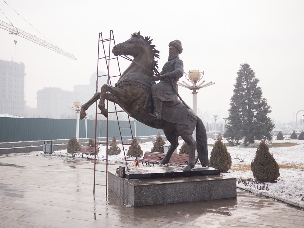 Statue Ghiyath al-Din Mouhammad Tadjikistan Douchanbé