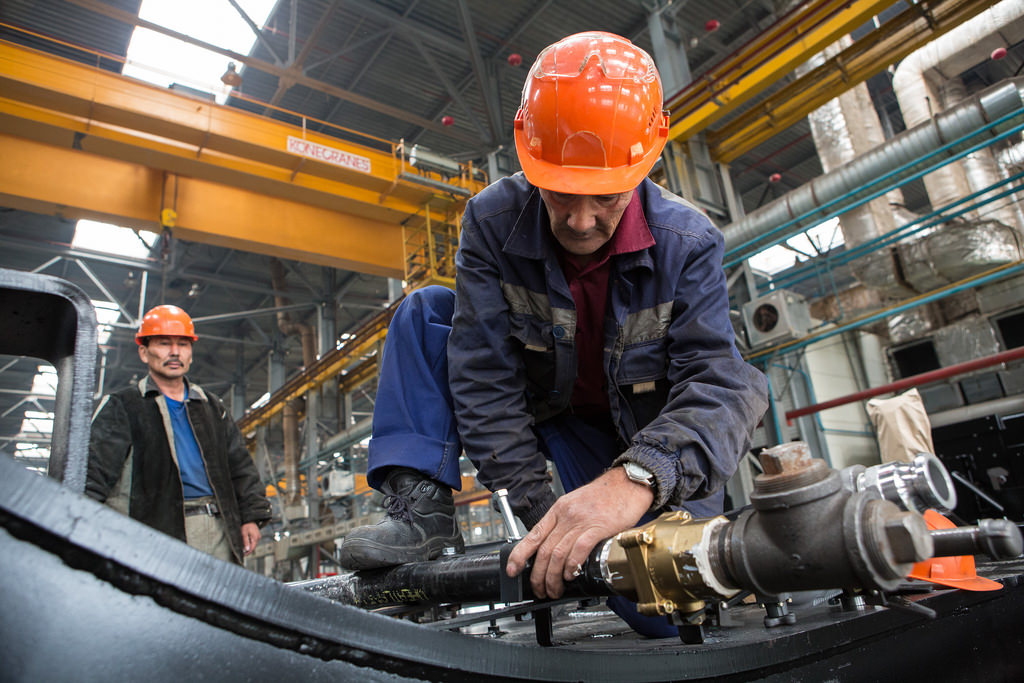 Travailleur Usine Locomotives Astana