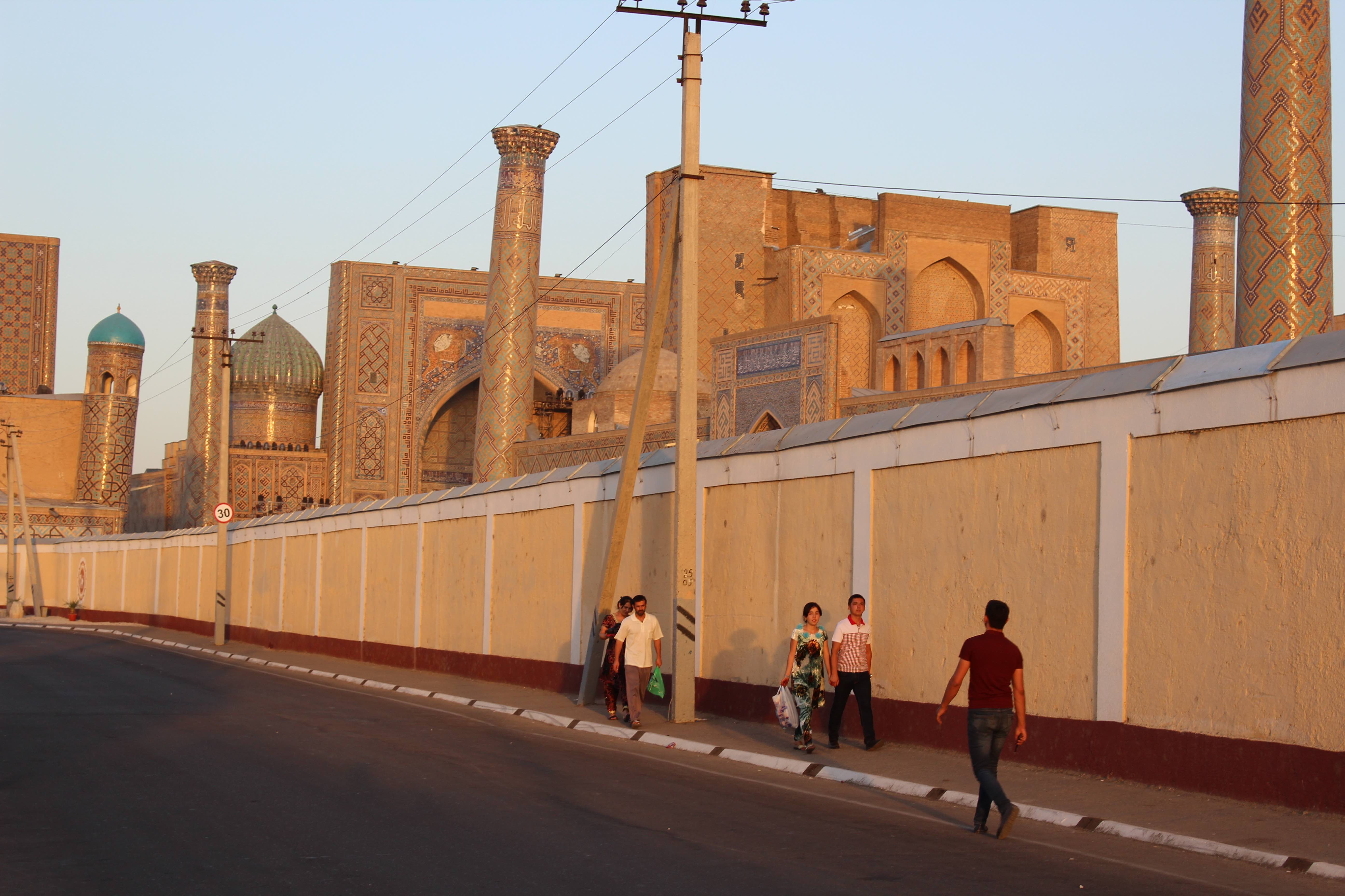 La face cachée du Registan à Samarcande : derrière les murs