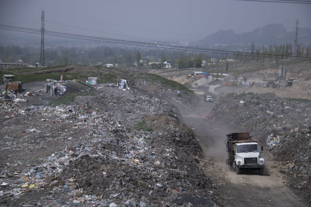 Och Stockage Déchets Camion Environnement Kirghizstan