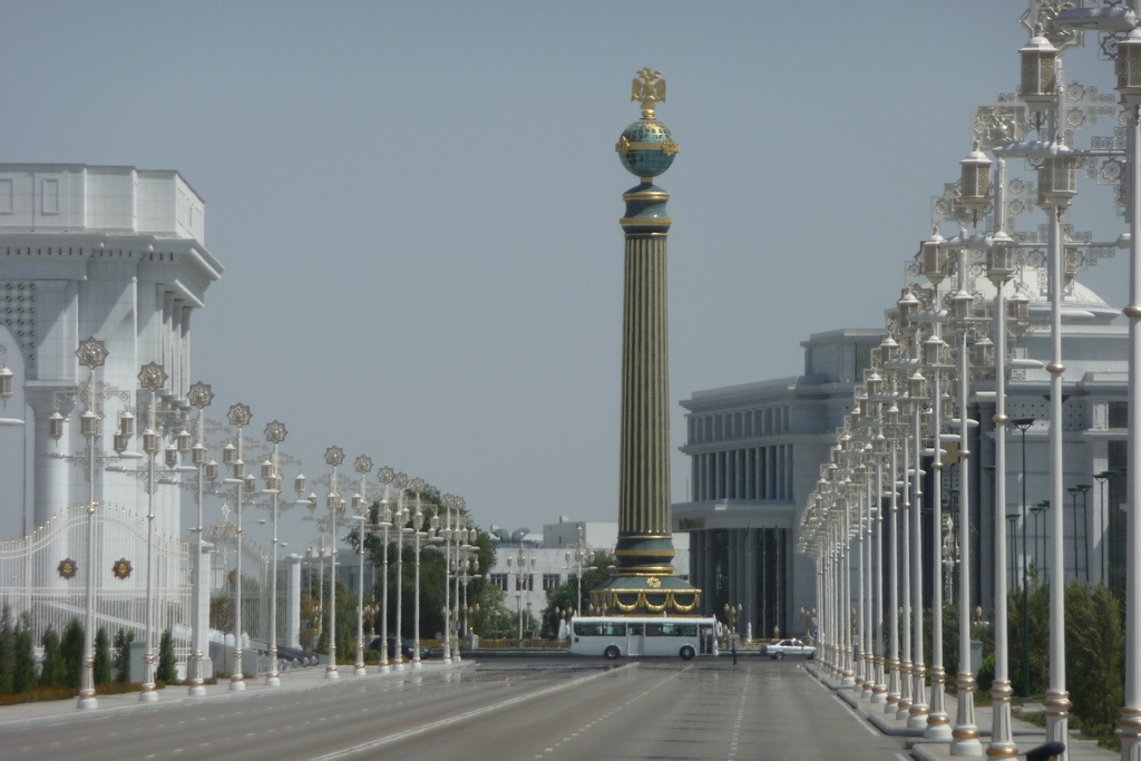 Achgabat Turkménistan capitale avenue ville architecture