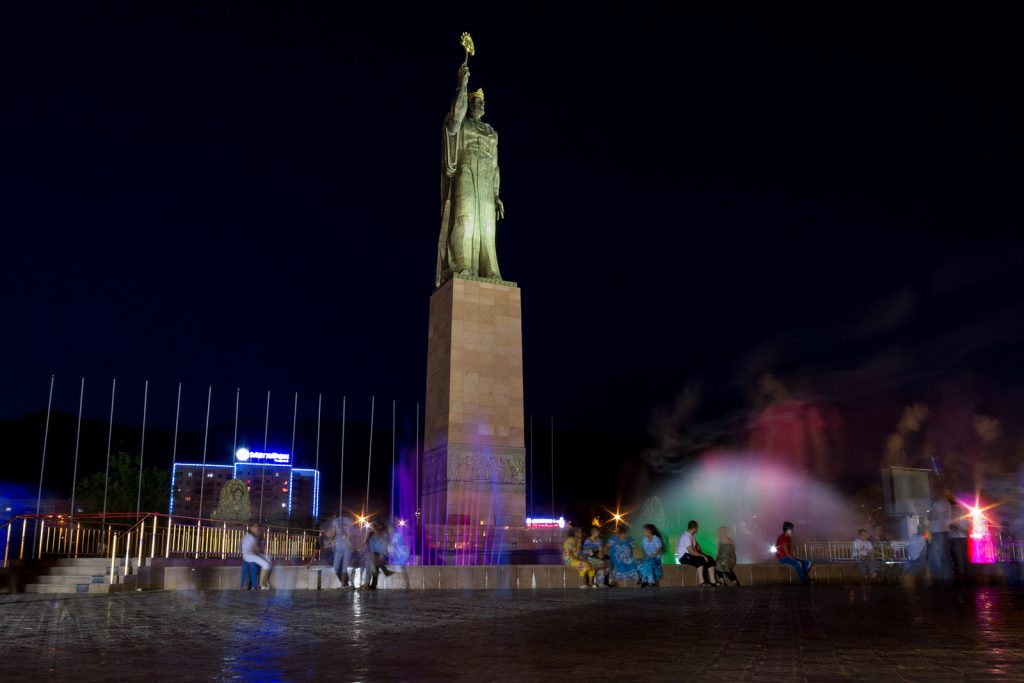 Ville de Khodjent Tadjikistan statue ville monument