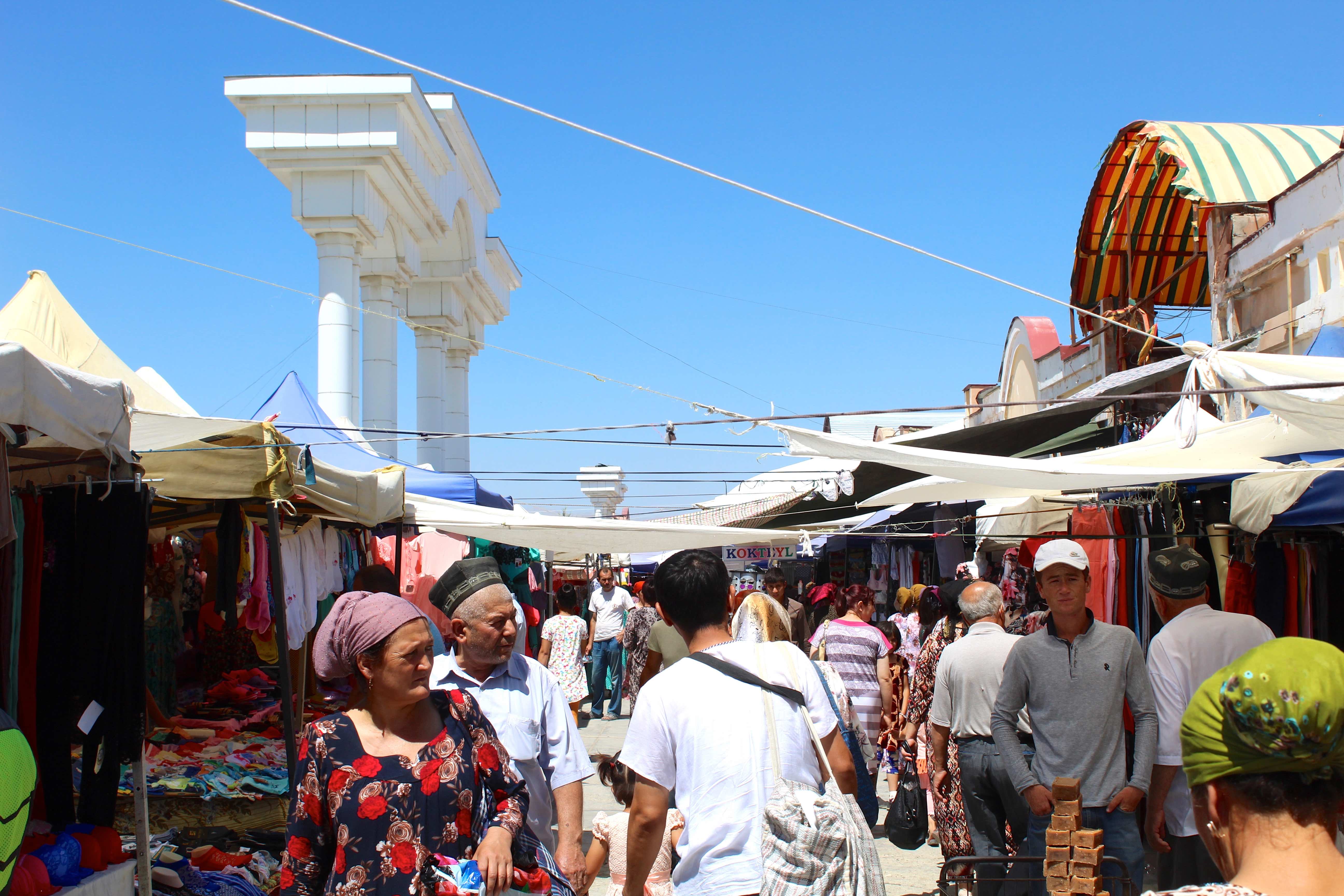 Un bazar dans la région de Samarcande en Ouzbékistan. Symbole de l'activité économique du pays.