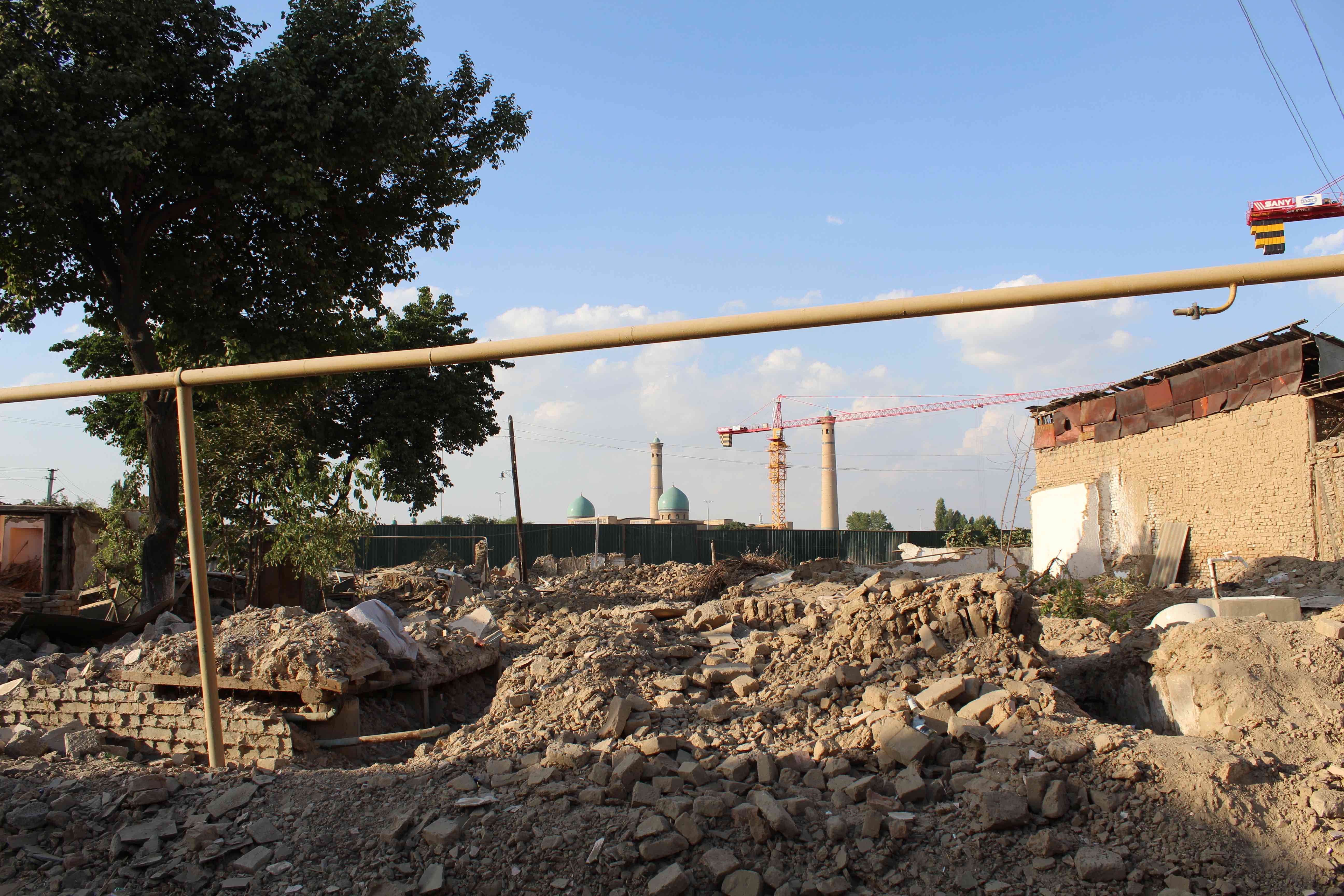 Des destruction de maisons dans le vieux Tachkent à côté de Hazrt Imam