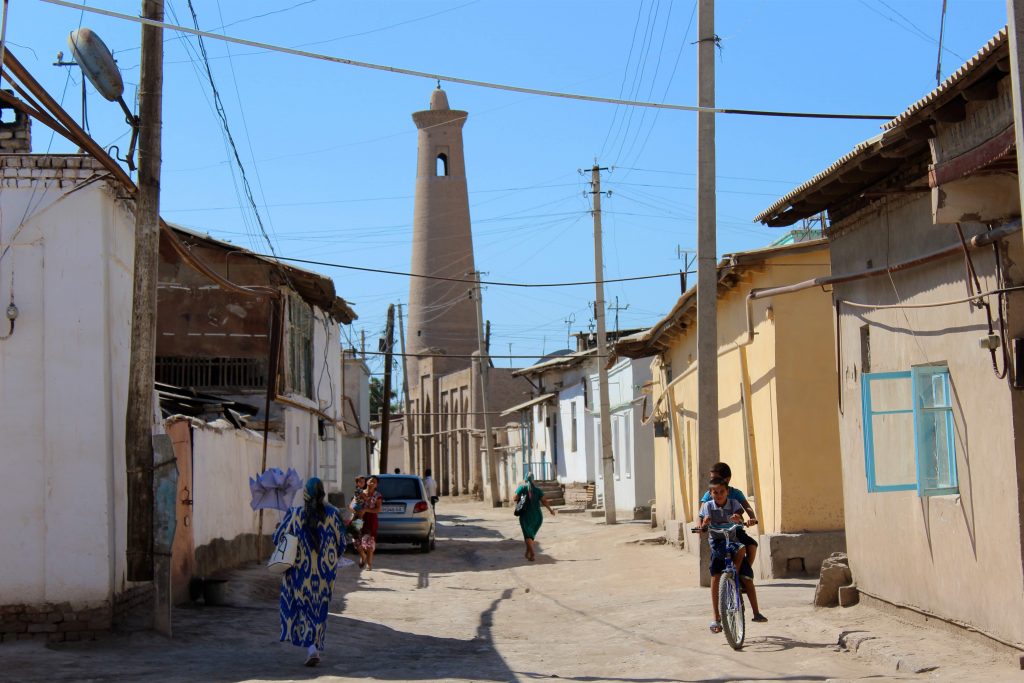 Dans une rue de Khiva, l'ancienne capitale d'un des trois Etats qui composaient l'Ouzbékistan au début du 20ème siècle