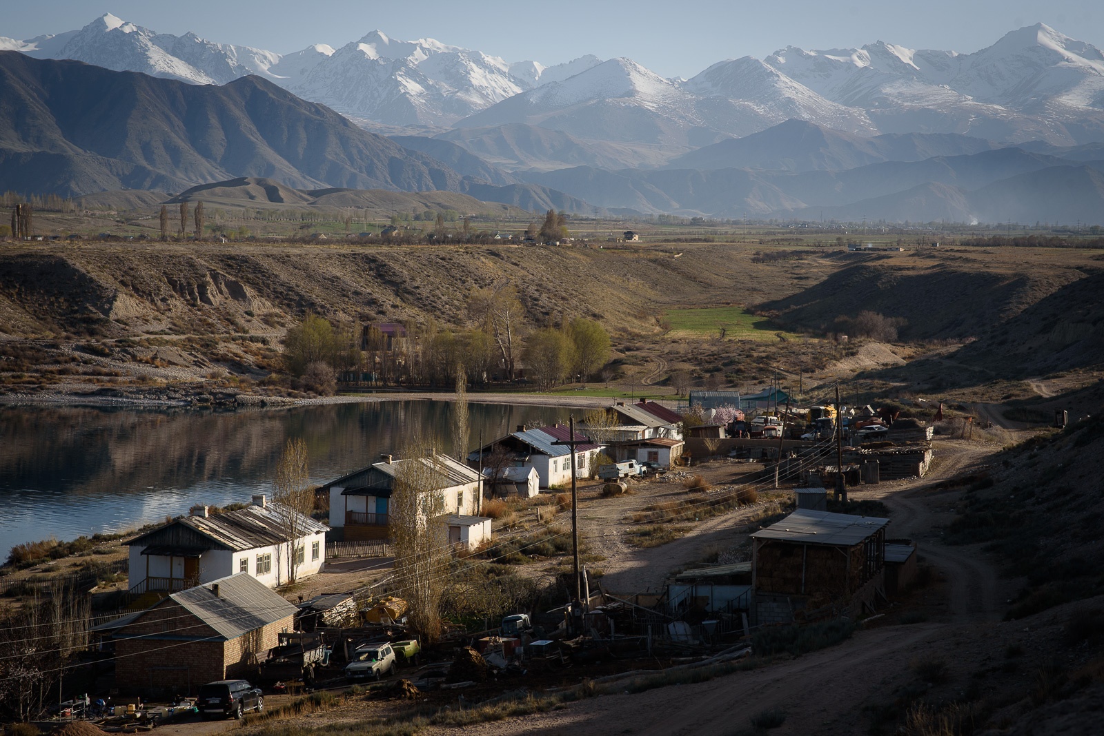 au bord d'Issyk-Kul journées d'été.