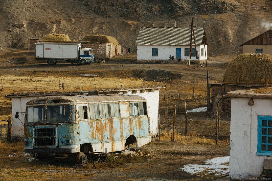 Kirghizstan Pamir Montagne Reportage Paysages Sary-Tach Van Dépouille