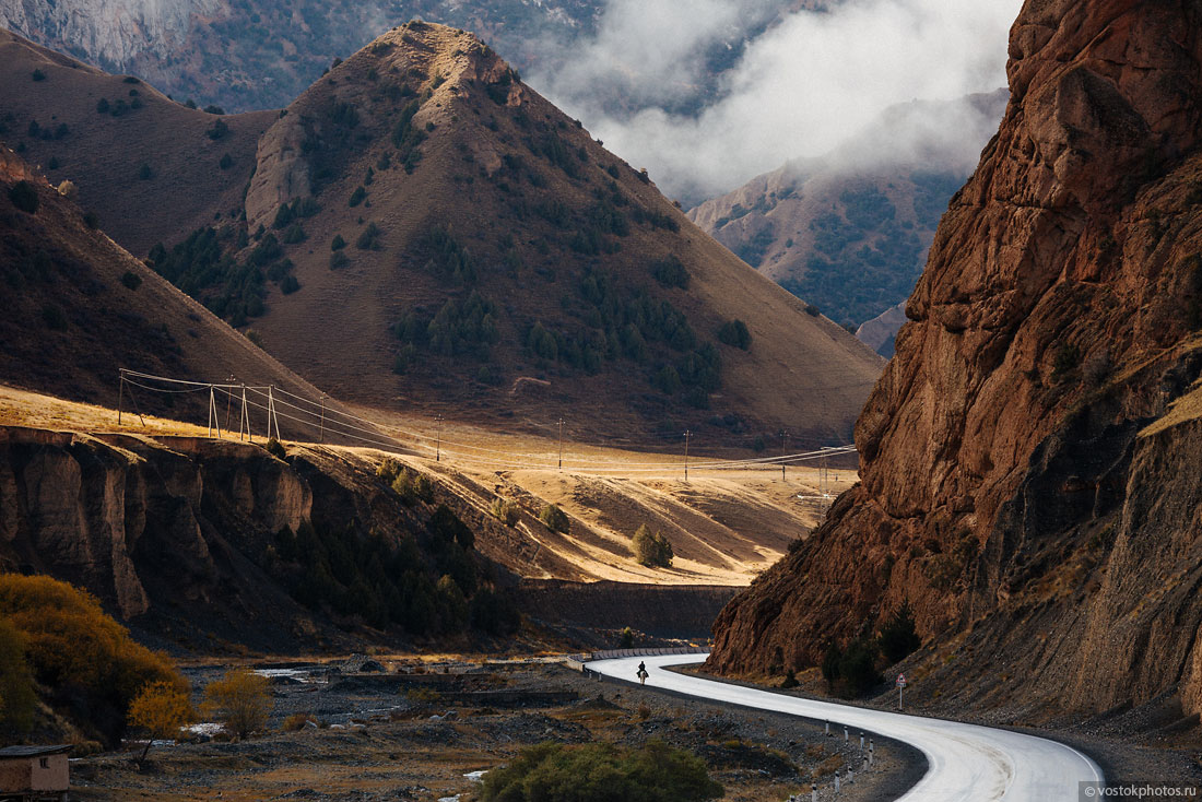 Kirghizstan Pamir Montagne Reportage Paysages Route Asphalte Sary Tach Och