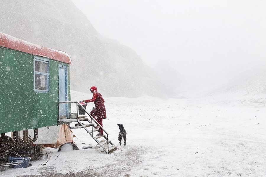 A la mi-septembre, l'hiver s'installe dans la steppe entre le Kirghizstan et la Chine.