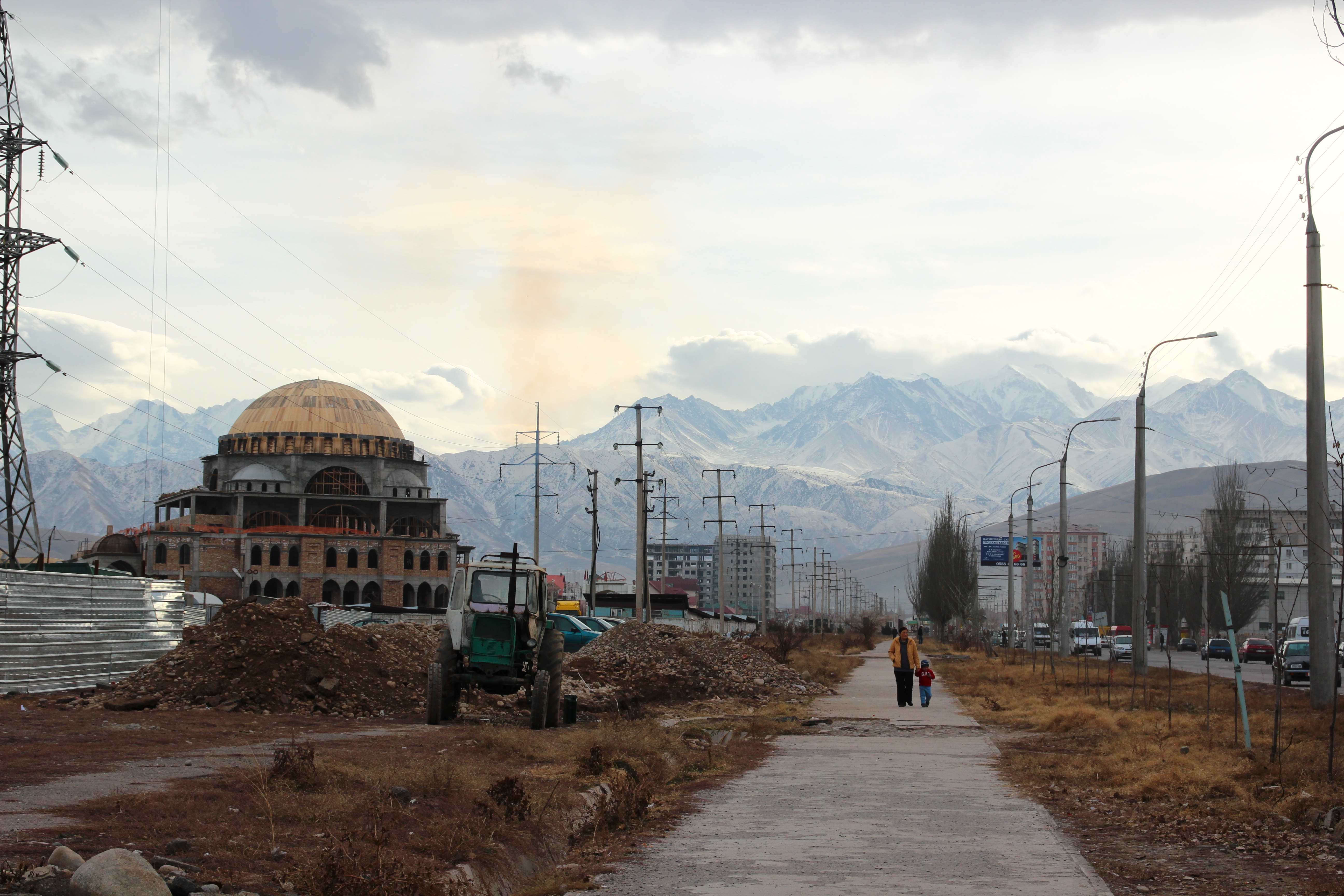 Depuis la fin de l'Union Soviétique et la liberté religieuse qui s'en est suivie, de plus en plus de mosquées sont construites au Kirghizstan.