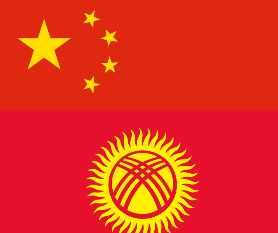 Le drapeau chinois et le drapeau du Kirghizstan