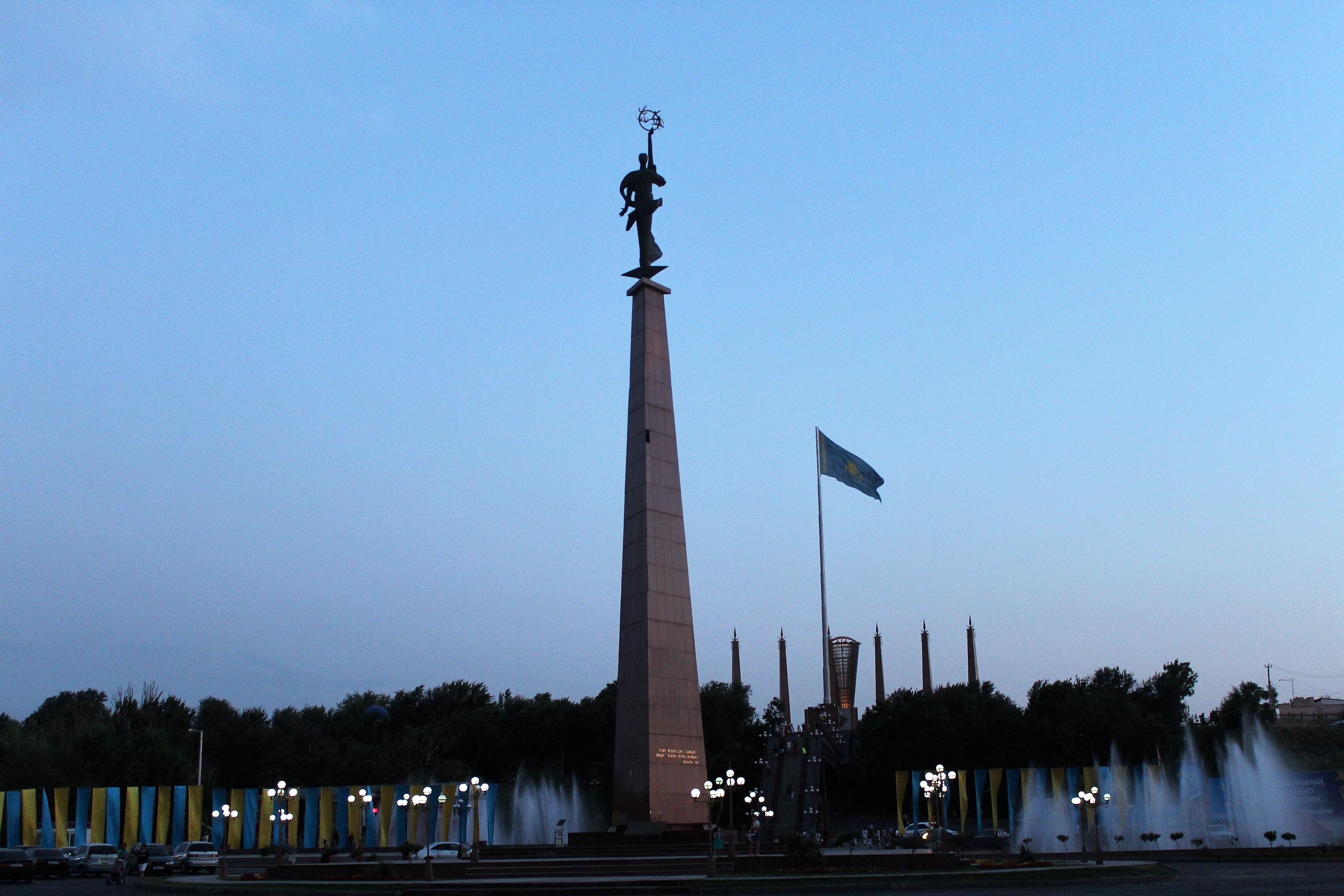 La place Ordabassy au centre de Chymkent, dans le sud du Kazakhstan, est directement reliée au Parc de l'Indépendance, fondé en 2011 à l'occasion du 20ème anniversaire de l'indépendance du Kazakhstan.