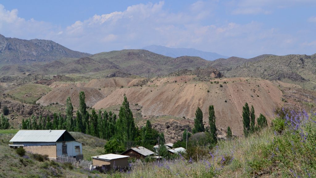 Kirghizstan Soumsar Chekaftar Terrils Résidus Radioactifs