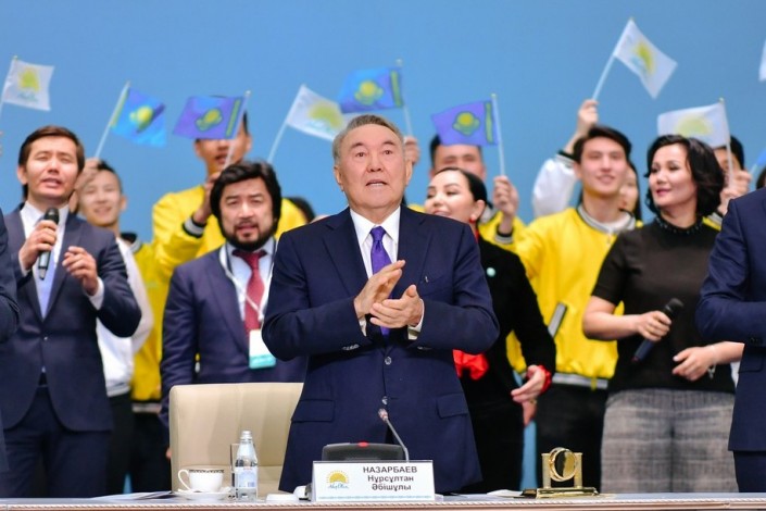 Noursoultan Nazarbaïev Larmes Pleurs Kazakhstan