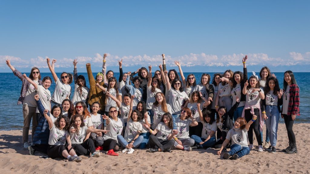 Participants Camp Pose Lac Kirghizstan