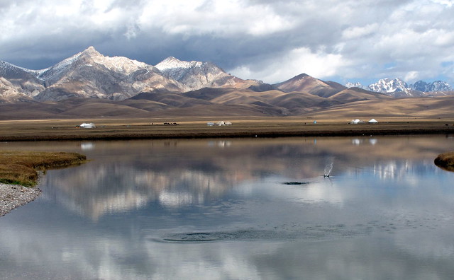 Yourtes Montagnes Son Koul Kirghizstan Photo du Jour