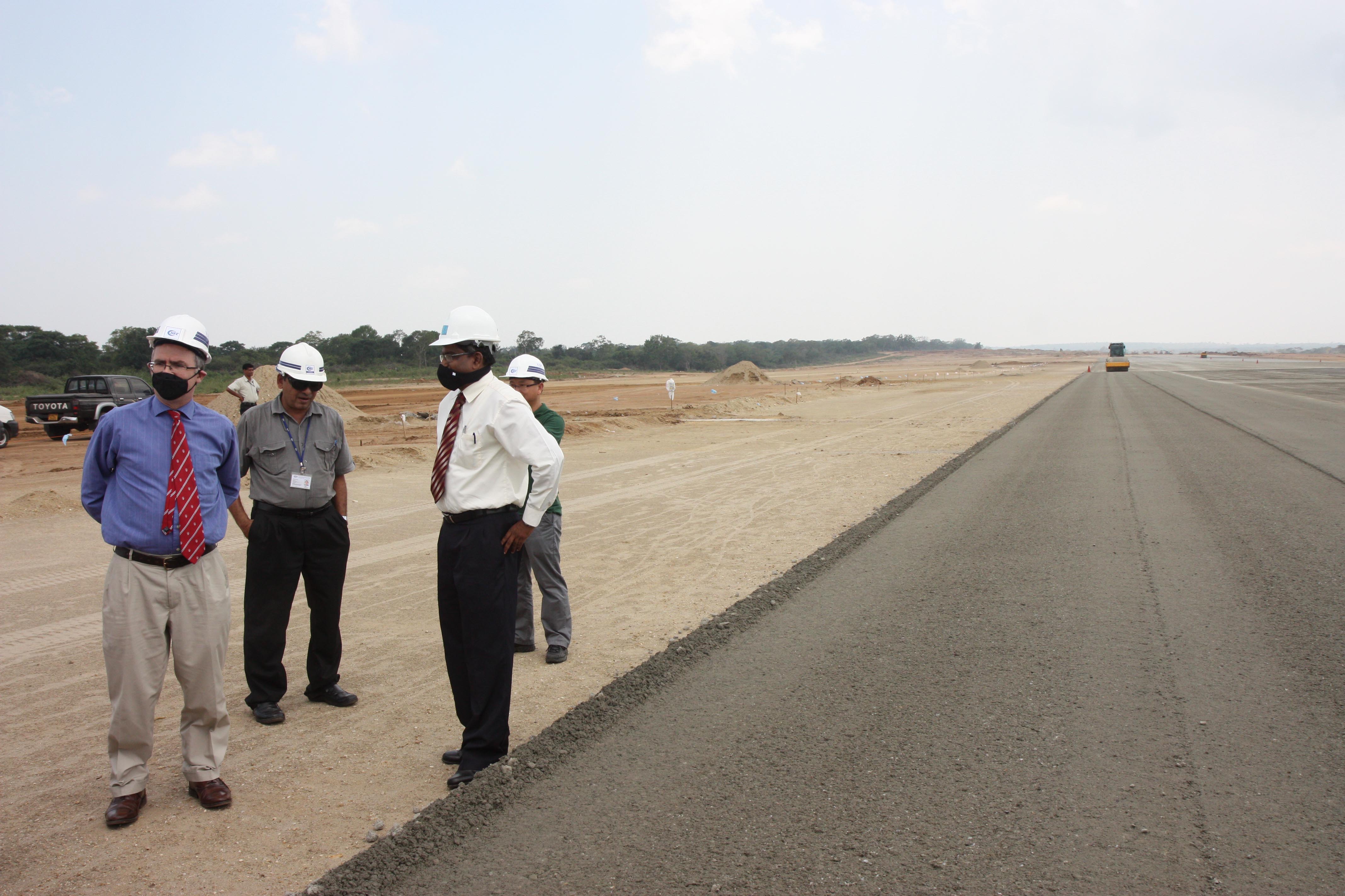 Aéroport Hambantota Sri Lanka Haut Commissaire britannique Visite Diplomatique