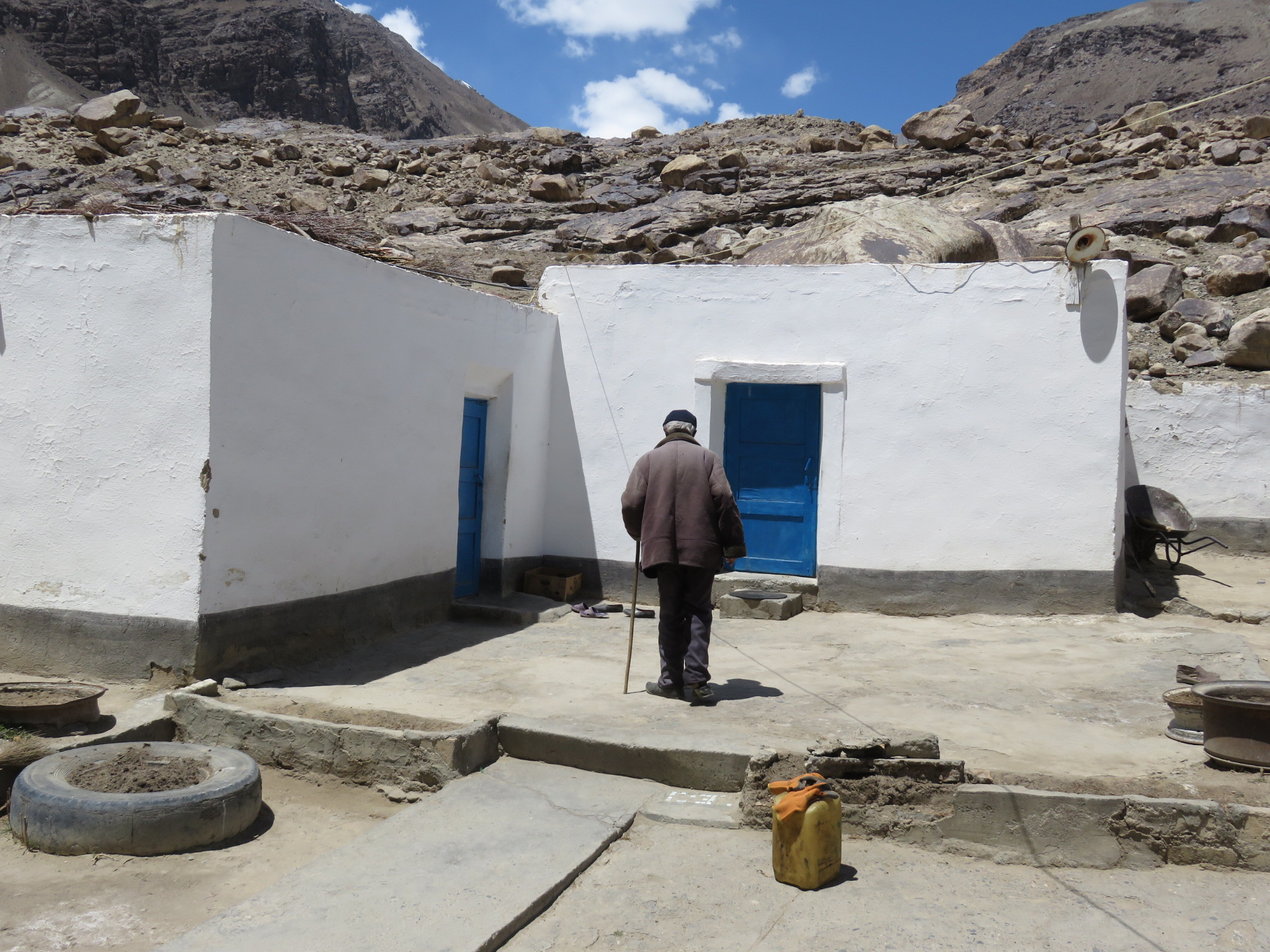 viel homme tadjikistan pamir maison village montagnes