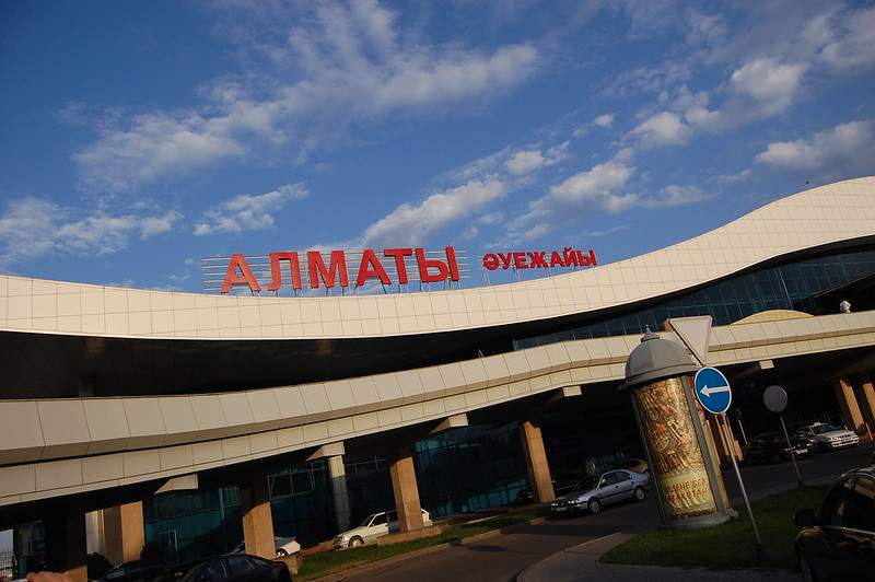 Aéroport Almaty Extension Débats