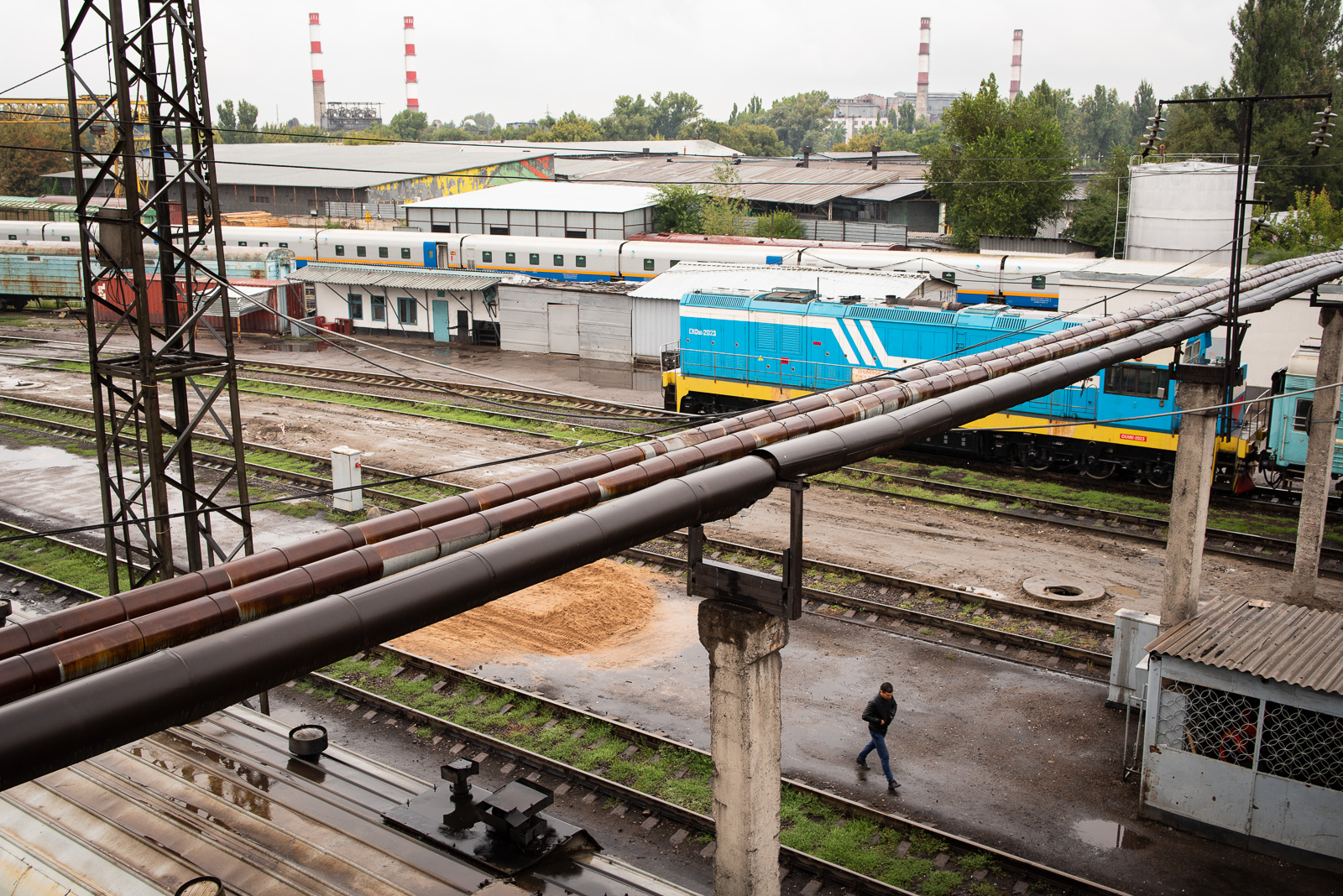 Sur les quais de la gare d'Almaty