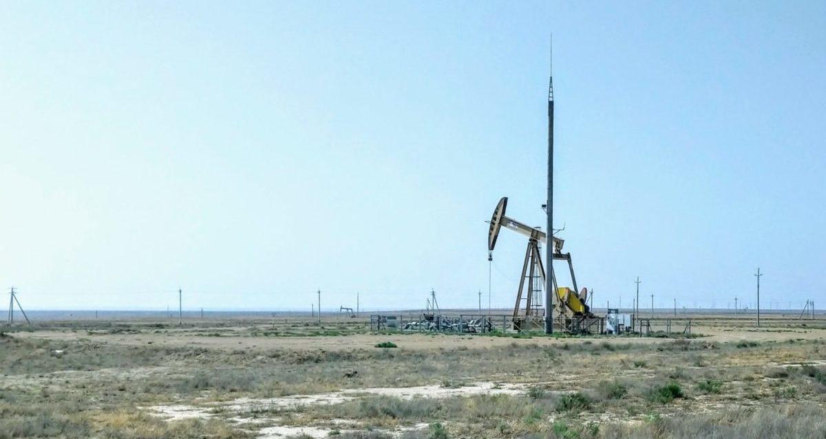 Puits pétrole mer Caspienne