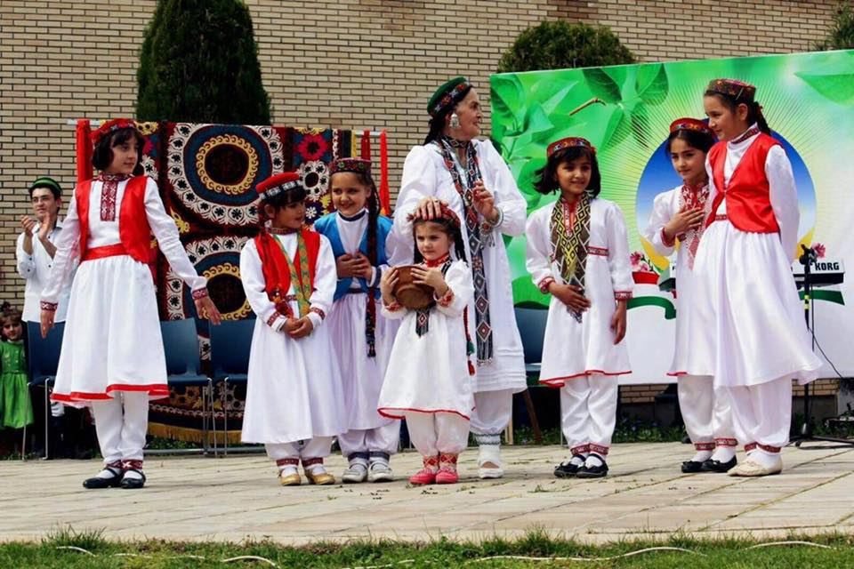 Zarragoul Iskandarova Ecolde de Danse Tadjikistan Pamir Gonro-Badakhshan Folklore Coutume