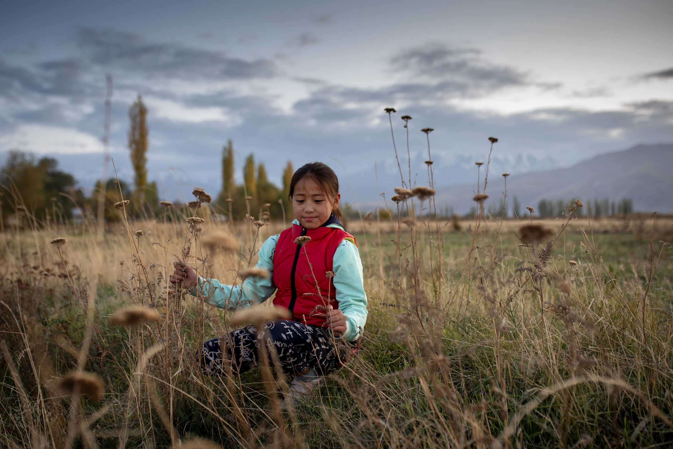 sel, une jeune fille de 8 ans qui vit dans un village à environ 60 km de Bichkek, la capitale kirghize