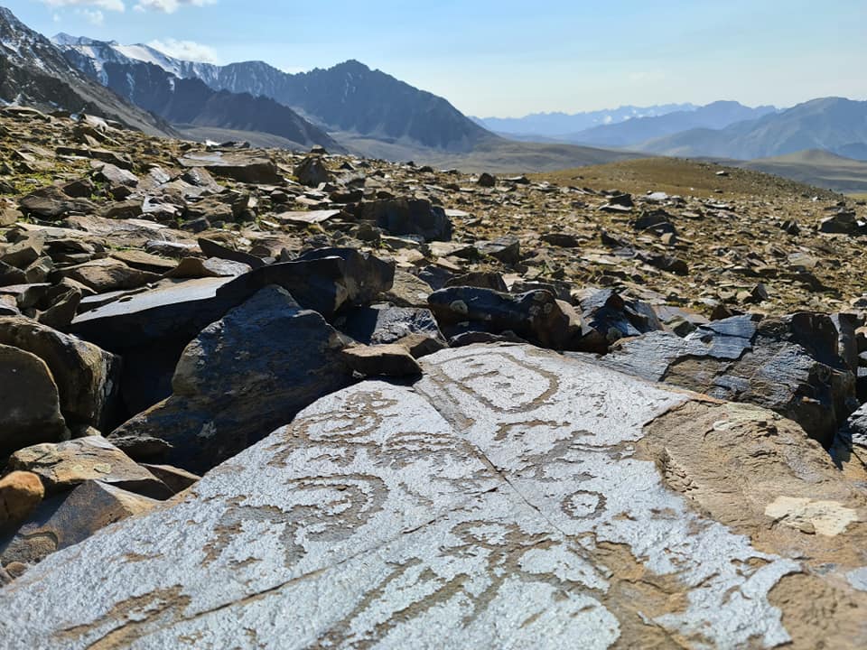 Pétroglyphes Kirghizstan Destruction Environnement Patrimoine Histoire Charbon