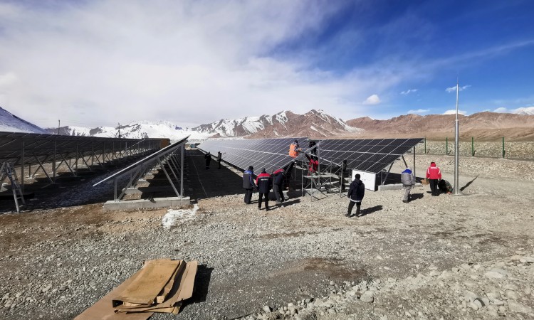 Pamir Tadjikistan Energies renouvelables centrale Solaire Mourghab