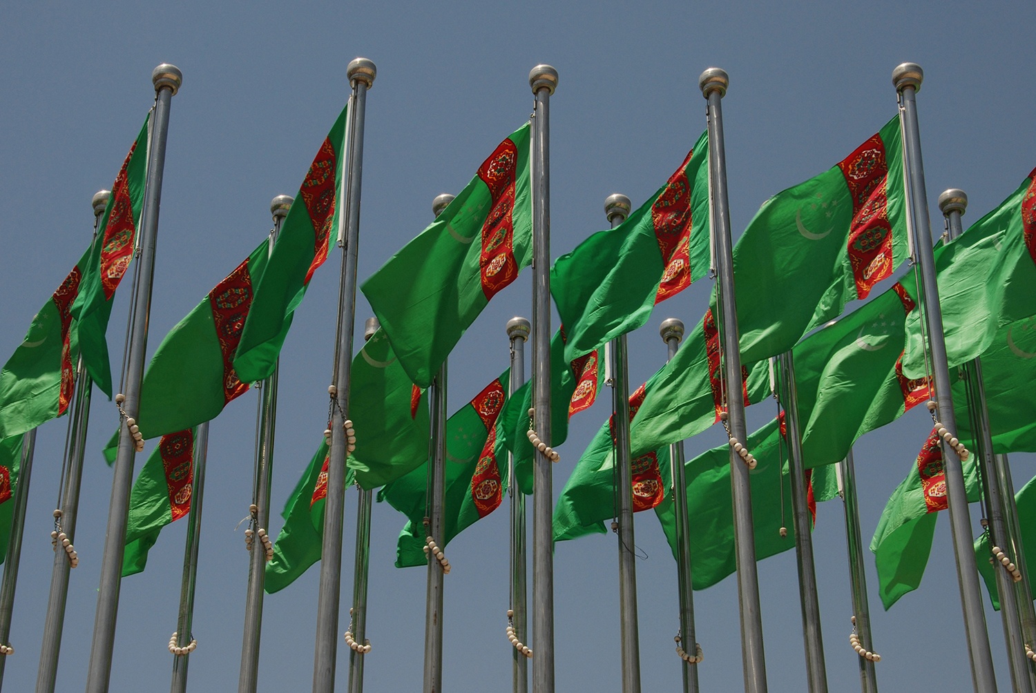 Drapeaux Turkménistan place de l'indépendance Achgabat