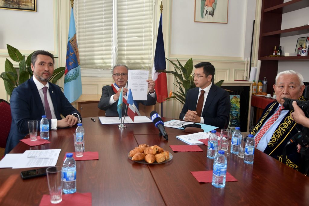 Signature Accord Amitié Kyzylorda Nogent-sur-Marne Jumelage France Kazakhstan