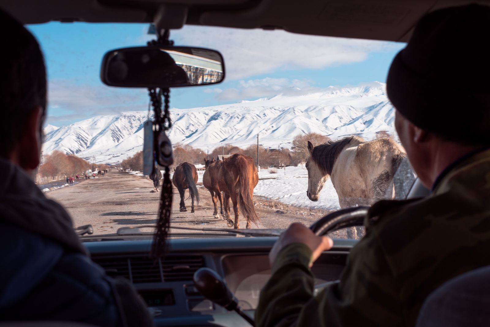 Photo du jour Antoiné Béguier Kirghizstan Route Trafic Montagne