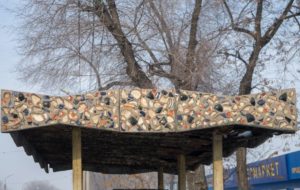 Kazakhstan Almaty Arrêt de bus Dormach Mosaïque de céramique Avenue Souïounbaï Marché Tourksib