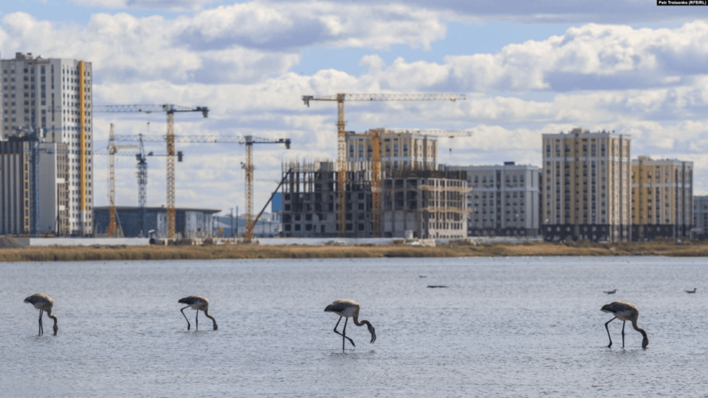 Lac Taldykol Nur-Sultan Kazakhstan Environnement Ecologie Construction