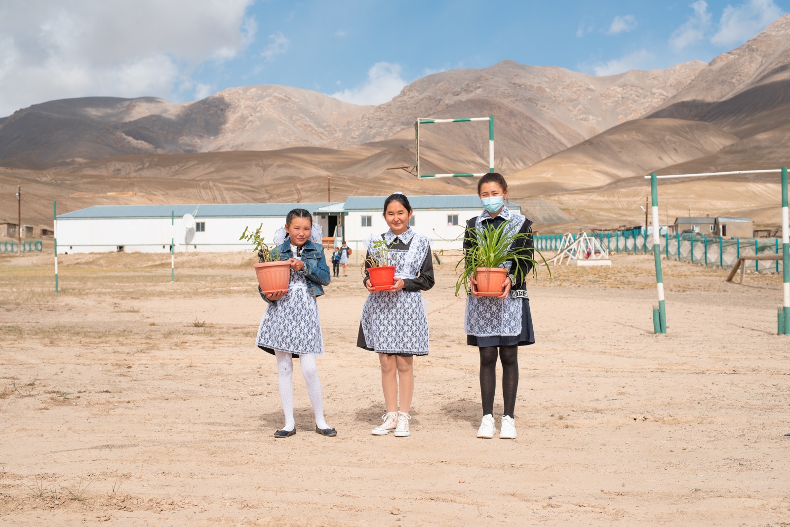 récréation enfants kirghizstan rentrée