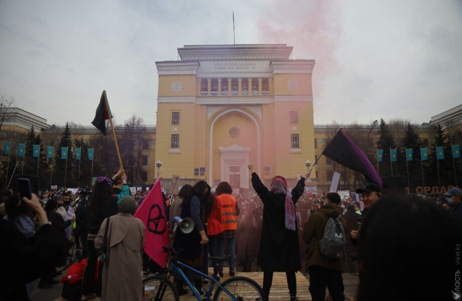 Manifestation Kazakhstan Almaty marche femmes droits