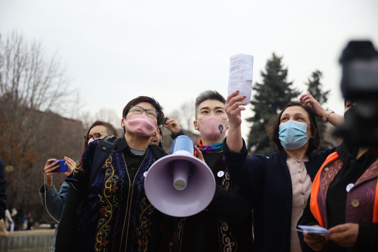 Militants LGBT Droits des femmes Féministes Kazakhstan Kirghizstan Almaty Marche