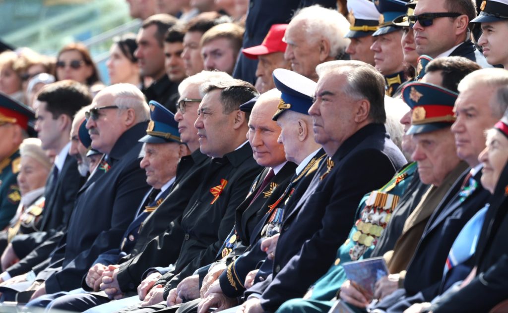 Russie parade 9 mai Poutine Rahmon Japarov Tokaïev